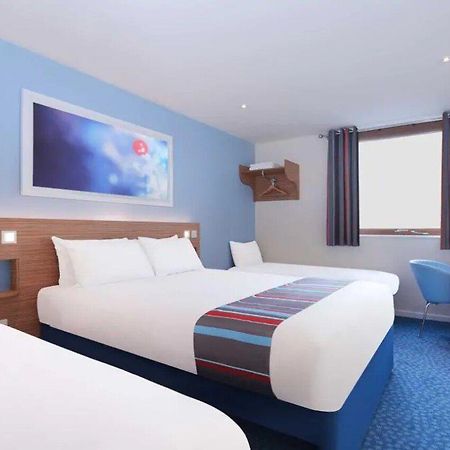 Travelodge Bracknell Central Exterior foto